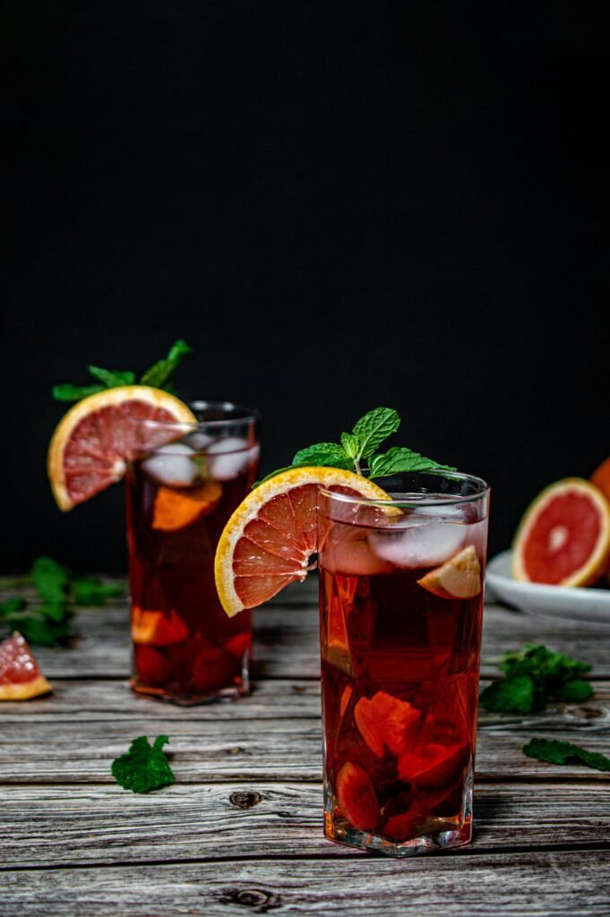 Delicious Blackberry Mojito Cocktail: Mint leaves and lime slices as garnish