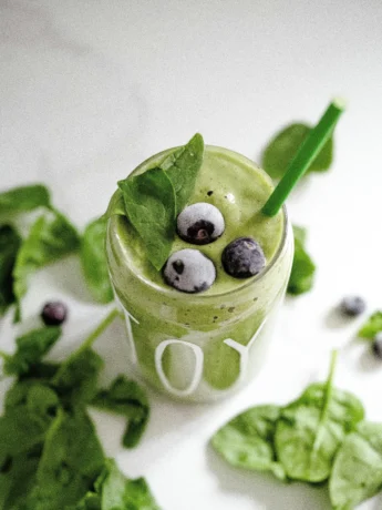 Green Smoothie with Berries