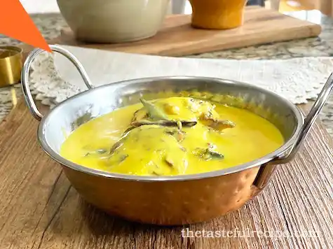 Steaming hot Kadhi Pakora served with a side of salad